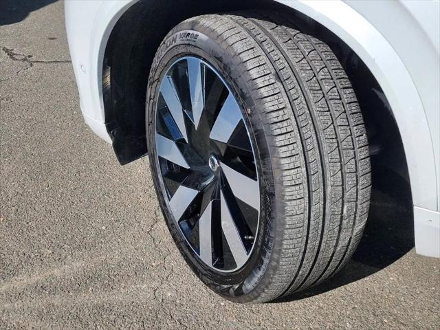 2025 Volvo XC90 Plug-In Hybrid T8 Ultra 6-Seater