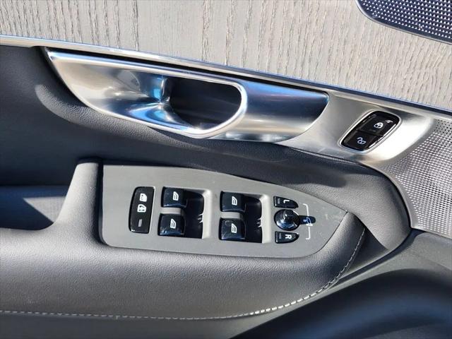2025 Volvo XC90 Plug-In Hybrid T8 Ultra 6-Seater