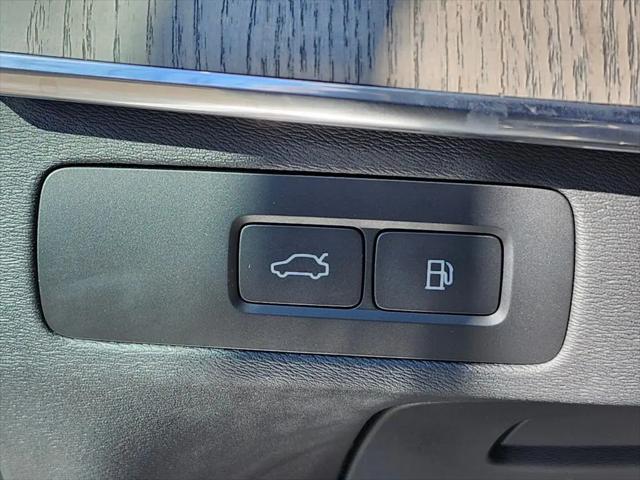 2025 Volvo XC90 Plug-In Hybrid T8 Ultra 6-Seater
