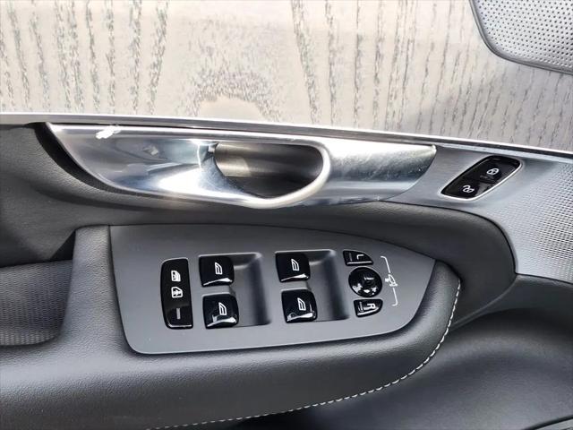 2025 Volvo XC90 Plug-In Hybrid T8 Ultra 6-Seater