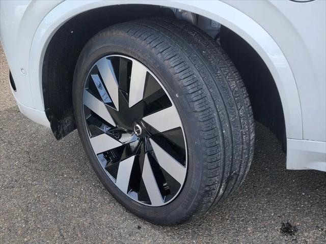 2025 Volvo XC90 Plug-In Hybrid T8 Ultra 6-Seater