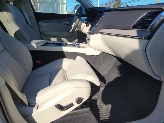 2025 Volvo XC90 Plug-In Hybrid T8 Ultra 6-Seater