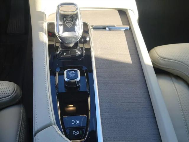 2025 Volvo XC90 Plug-In Hybrid T8 Ultra 6-Seater