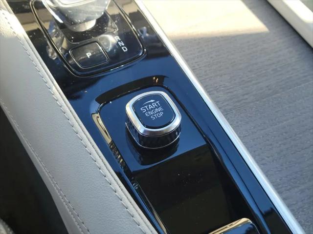 2025 Volvo XC90 Plug-In Hybrid T8 Ultra 6-Seater