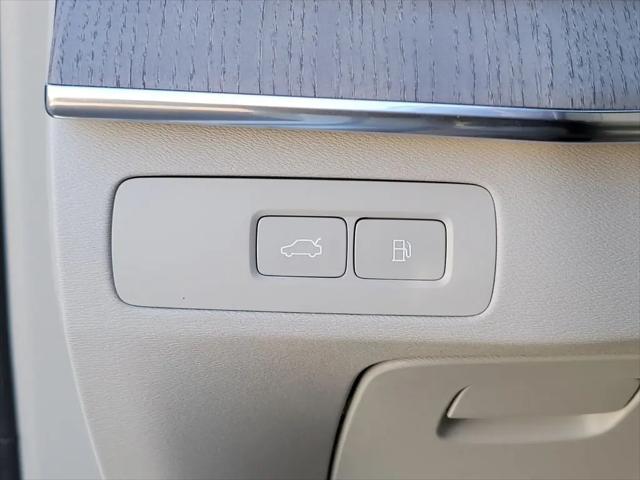 2025 Volvo XC90 Plug-In Hybrid T8 Ultra 6-Seater