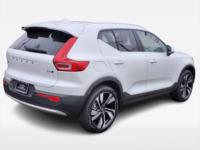 2025 Volvo XC40 B5 Ultra Bright Theme