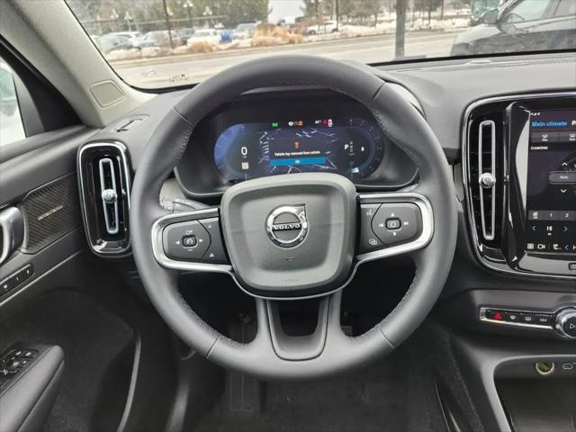 2025 Volvo XC40 B5 Ultra Bright Theme