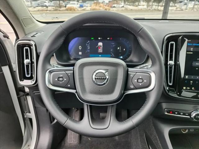 2025 Volvo XC40 B5 Ultra Bright Theme