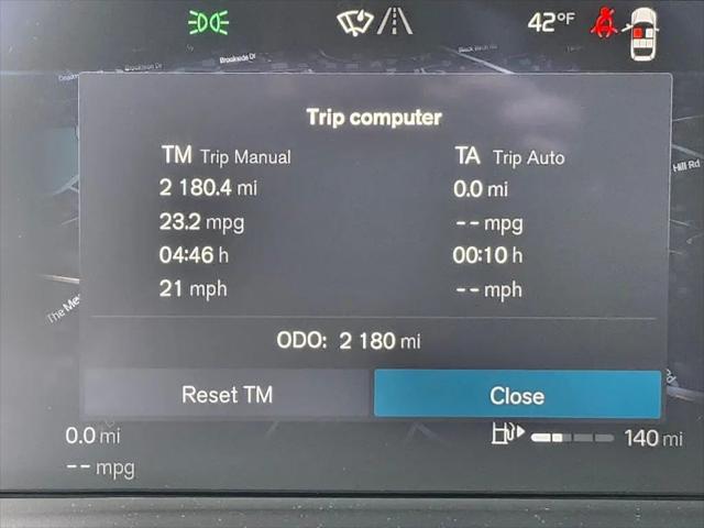 2025 Volvo XC40 B5 Ultra Bright Theme