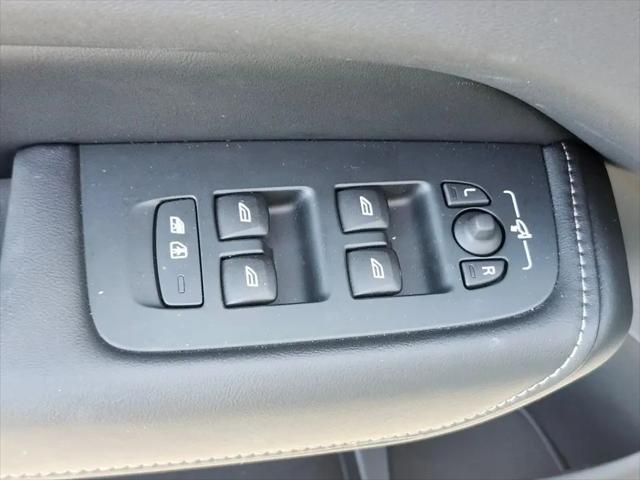 2025 Volvo XC60 Plug-In Hybrid Ultra, T8 AWD Electric/Gasoline, Dark