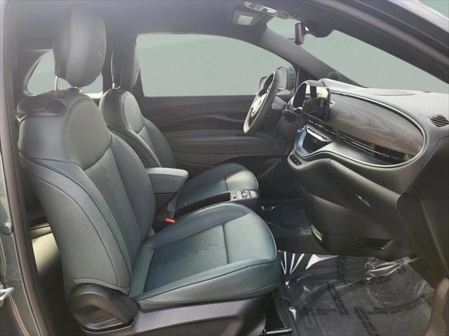 2025 Fiat 500e Giorgio Armani FWD