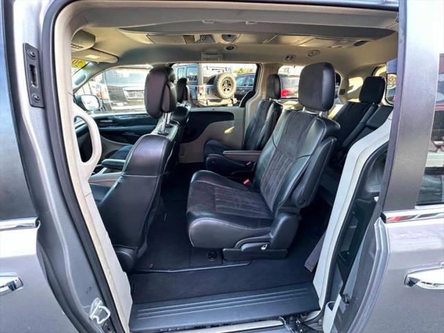 2015 Chrysler Town & Country Limited