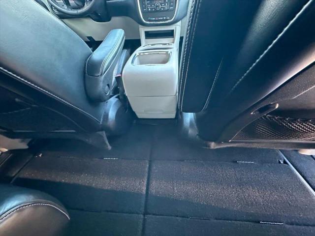 2015 Chrysler Town & Country Limited