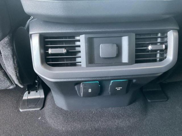 2025 Ford F-150 Lariat Pickup 4D 5 1/2 ft