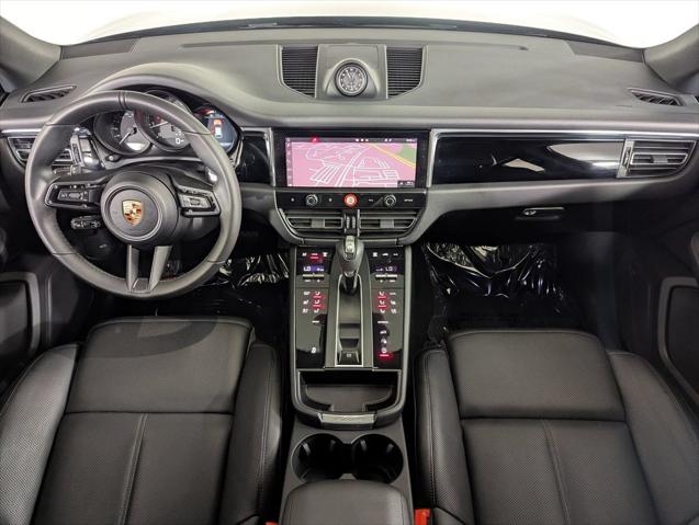 2025 Porsche Macan Unknown