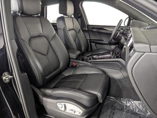 2025 Porsche Macan Unknown