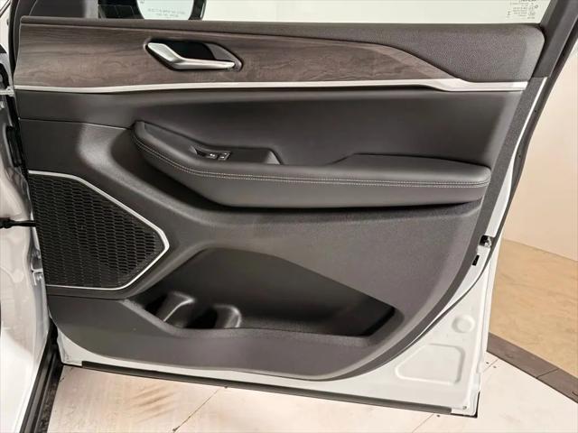 2025 Jeep Grand Cherokee L Limited 4x4