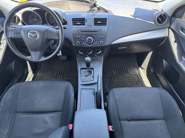 2013 Mazda Mazda3 i SV 2013 Mazda Mazda3 i SV
