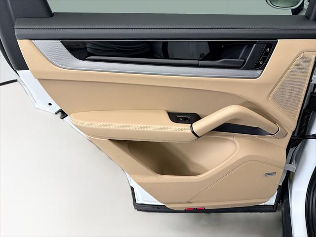 2025 Porsche Cayenne Unknown