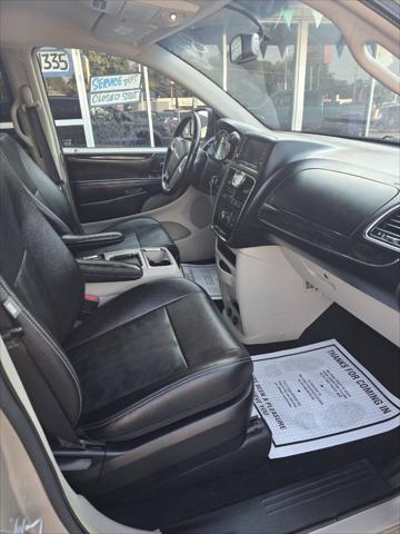2015 Chrysler Town & Country Touring