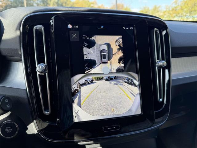 2026 Volvo XC40 Black Edition Ultra, B5 AWD Gas (mild hybrid)