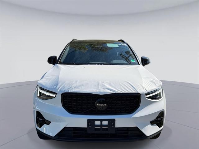 2026 Volvo XC40 Black Edition Ultra, B5 AWD Gas (mild hybrid)