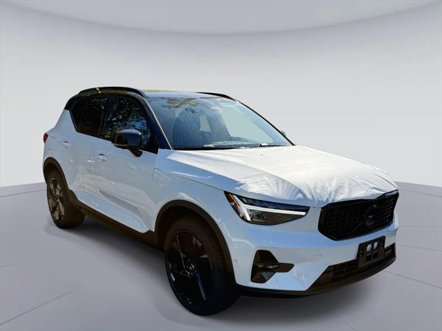 2026 Volvo XC40 Black Edition Ultra, B5 AWD Gas (mild hybrid)