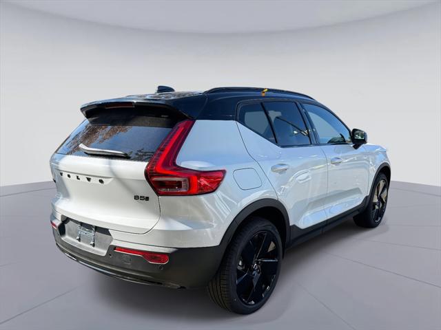 2026 Volvo XC40 Black Edition Ultra, B5 AWD Gas (mild hybrid)
