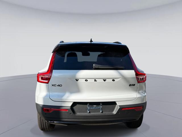 2026 Volvo XC40 Black Edition Ultra, B5 AWD Gas (mild hybrid)