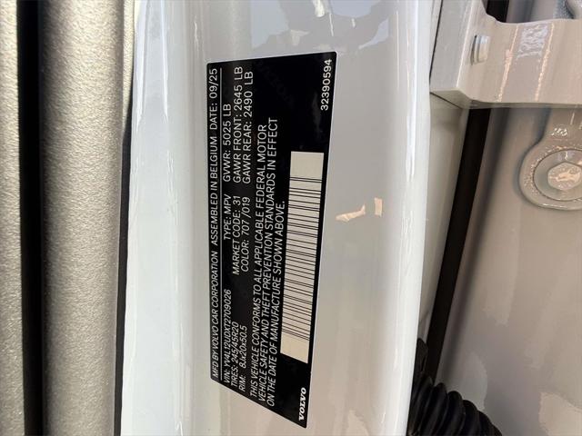 2026 Volvo XC40 Black Edition Ultra, B5 AWD Gas (mild hybrid)