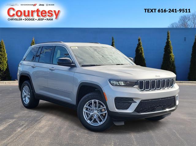 2025 Jeep Grand Cherokee GRAND CHEROKEE LAREDO X 4X4