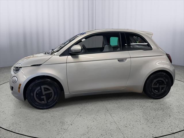 2025 Fiat FIAT 500e GIORGIO ARMANI Collectors Edition 2025 Fiat FIAT 500e GIORGIO ARMANI Collectors Edition