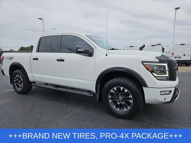 2020 Nissan TITAN Crew Cab PRO-4X 4x4 2020 Nissan TITAN Crew Cab PRO-4X 4x4