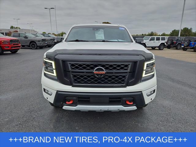 2020 Nissan TITAN Crew Cab PRO-4X 4x4 2020 Nissan TITAN Crew Cab PRO-4X 4x4