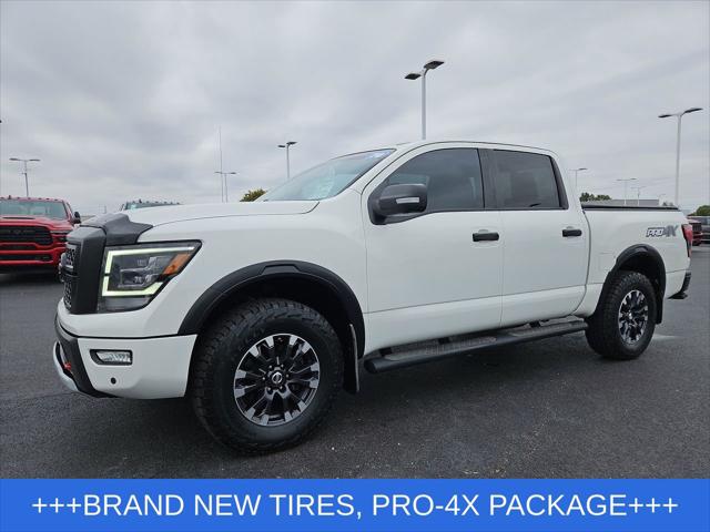 2020 Nissan TITAN Crew Cab PRO-4X 4x4 2020 Nissan TITAN Crew Cab PRO-4X 4x4