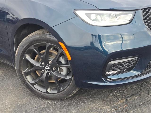 2025 Chrysler Pacifica Limited AWD