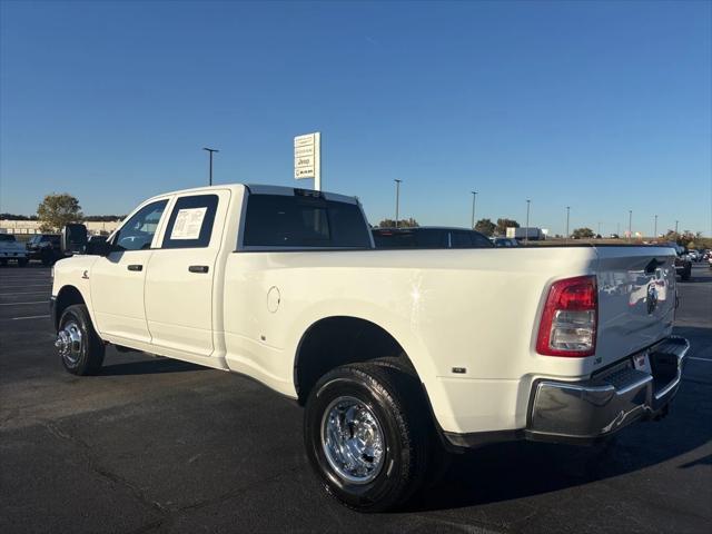 2024 RAM 3500 Tradesman Crew Cab 4x4 8 Box