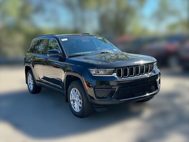2025 Jeep Grand Cherokee GRAND CHEROKEE LAREDO X 4X4