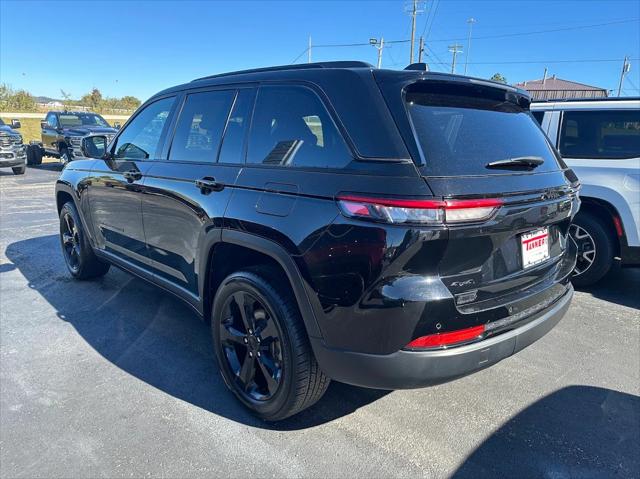 2023 Jeep Grand Cherokee Altitude 4x4 2023 Jeep Grand Cherokee Altitude 4x4