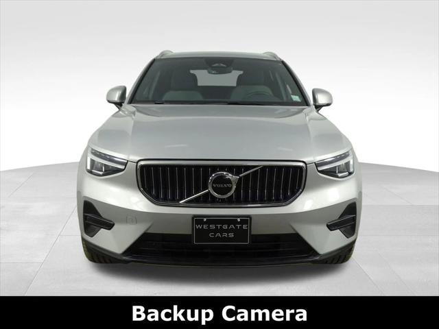 2025 Volvo XC40 B5 Core Bright Theme
