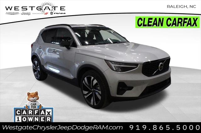 2025 Volvo XC40 B5 Plus Dark Theme