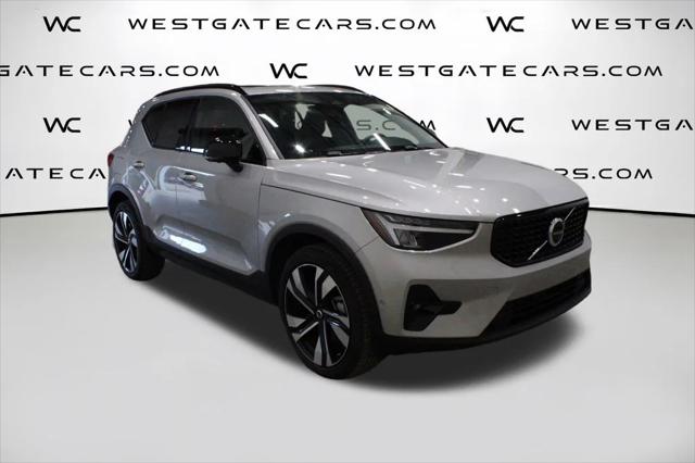 2025 Volvo XC40 B5 Plus Dark Theme