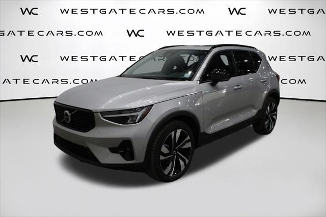 2025 Volvo XC40 B5 Plus Dark Theme