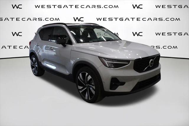 2025 Volvo XC40 B5 Plus Dark Theme