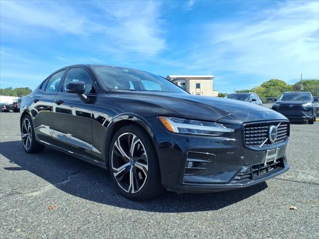 2024 Volvo S60 B5 Plus Dark Theme