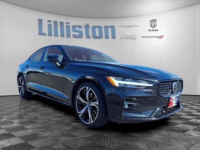 2024 Volvo S60 B5 Plus Dark Theme 2024 Volvo S60 B5 Plus Dark Theme