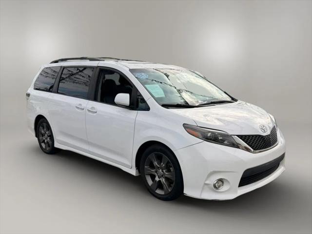 2015 Toyota Sienna SE 8 Passenger