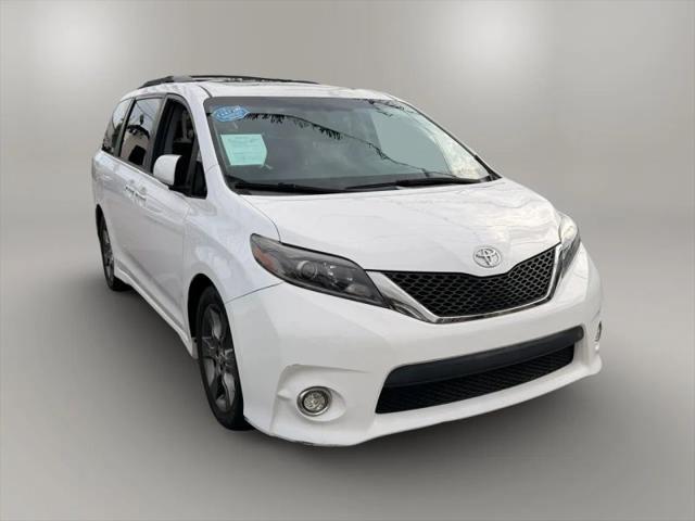 2015 Toyota Sienna SE 8 Passenger