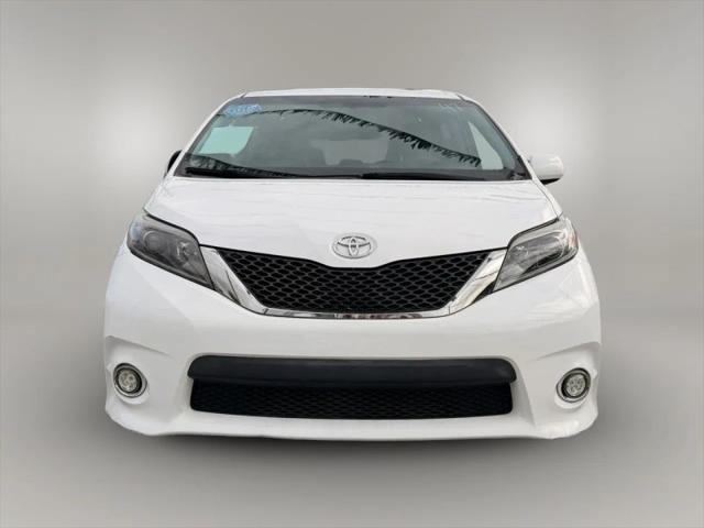 2015 Toyota Sienna SE 8 Passenger