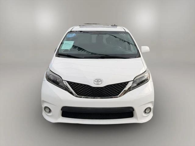2015 Toyota Sienna SE 8 Passenger